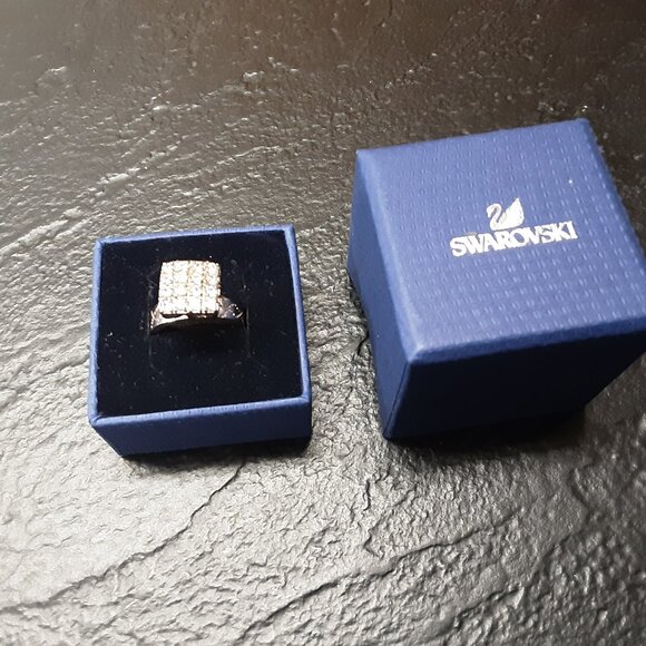 Sterling Silver Swarovski Dome Cocktail Ring | Size 7 | 16 Crystals - Picture 6 of 7